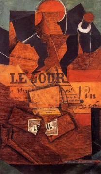 journal de tabac et une bouteille de vin 1914 Juan Gris Peinture à l'huile